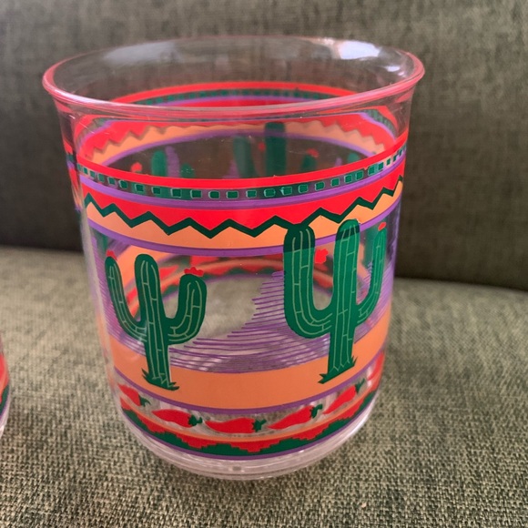 Vintage western style cactus plastic tumblers (2) Encounters USA - Picture 3 of 6